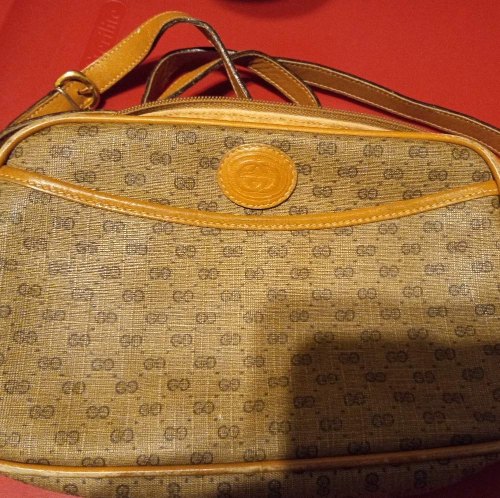 Vintage Gucci,small,cross body purse..